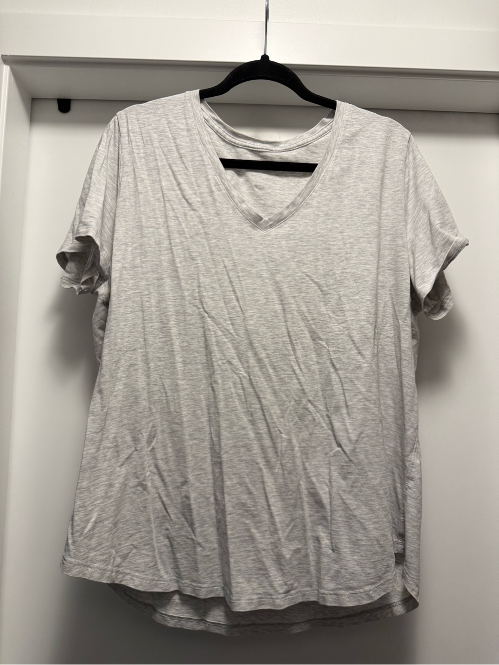lululemon athletica Light Gray V-Neck Short Sleeve Tee